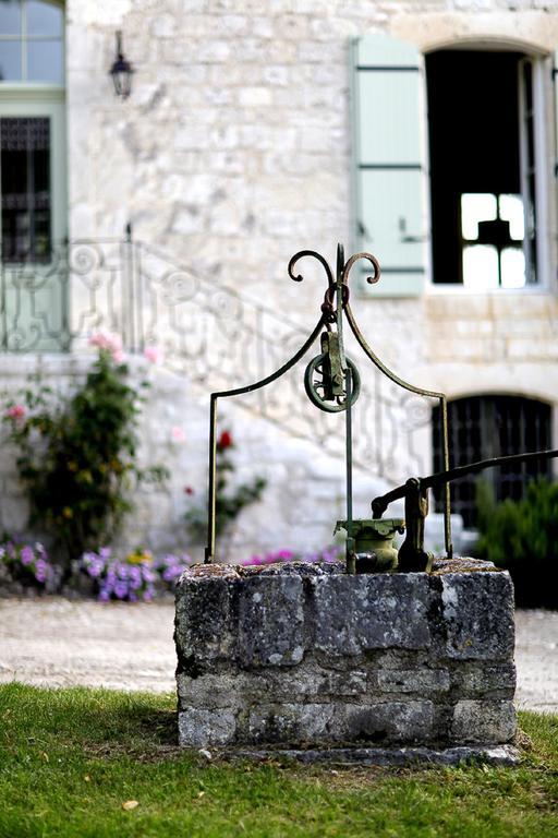 Domaine De Lamassas Bed & Breakfast Hautefage-la-Tour Exterior photo