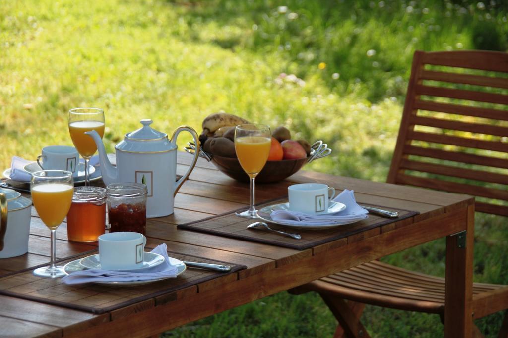 Domaine De Lamassas Bed & Breakfast Hautefage-la-Tour Exterior photo