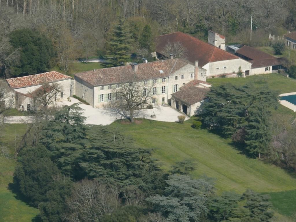 Domaine De Lamassas Bed & Breakfast Hautefage-la-Tour Exterior photo